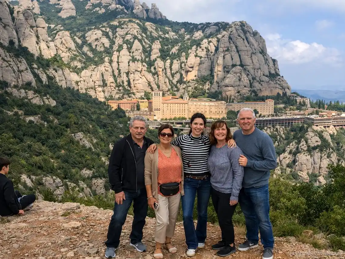 Paseo por el Casco Antiguo incluido en la excursión de la Sagrada Familia y Montserrat