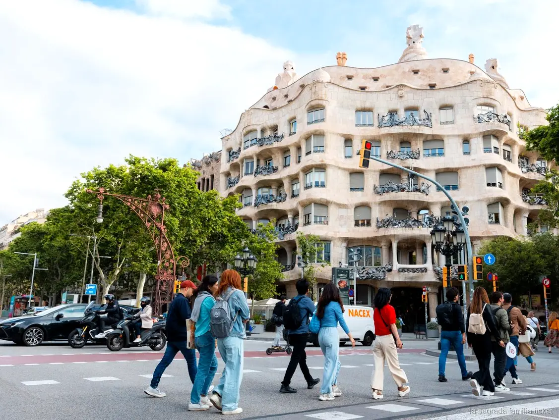 Fast-Track-Besuch der Sagrada Familia zum Abschluss der Gaudí-Häuser Tour