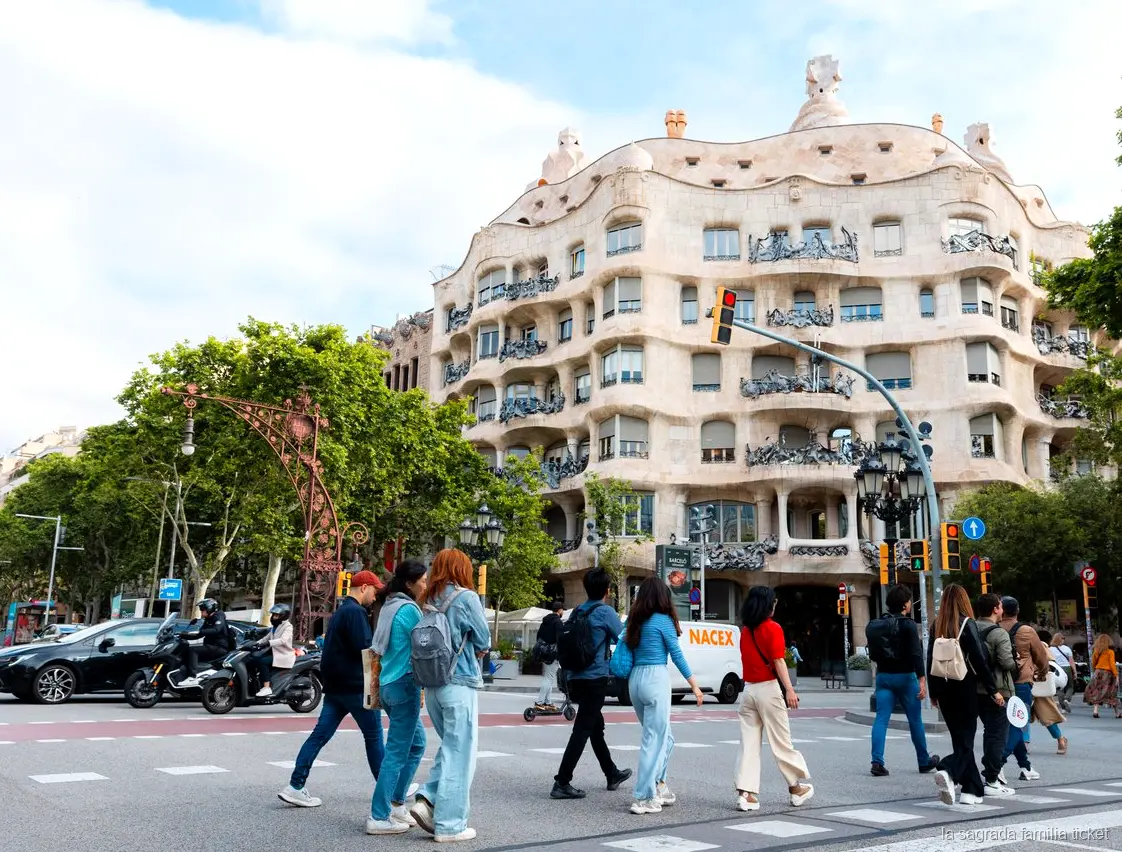 Fast-track bezoek aan de Sagrada Familia als afsluiting van de Gaudí huizen tour