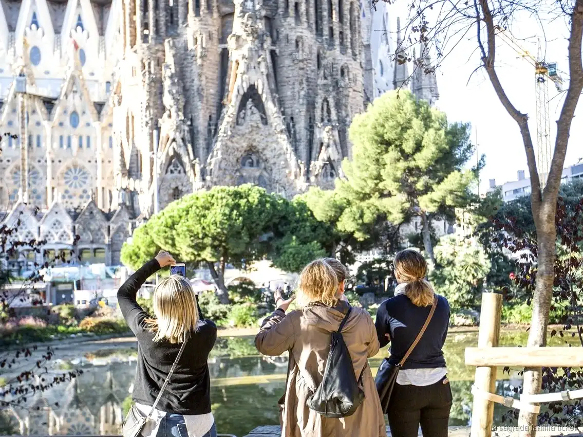 Geführte Gruppe in der Sagrada Familia vor dem Turmaufstieg